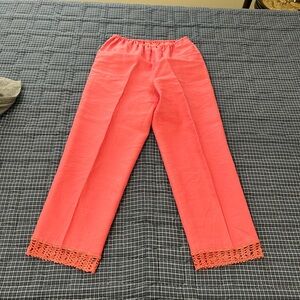 LINEN CAPRI PANTS with crochet lace edge size small